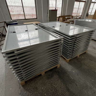 Sertifikat CE TUV 450 Watt Panel Surya untuk 3 Diode MC 4 25 Single Crystal Silicon